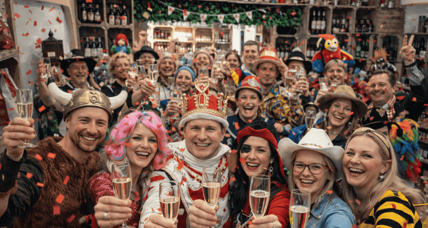 Experience the Rosenmontag Parade Live in Cologne – Directly on Breite Straße