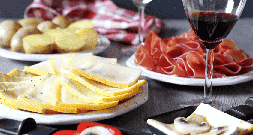 Which Wine Goes with Raclette? The Best Choices for Cozy Evenings